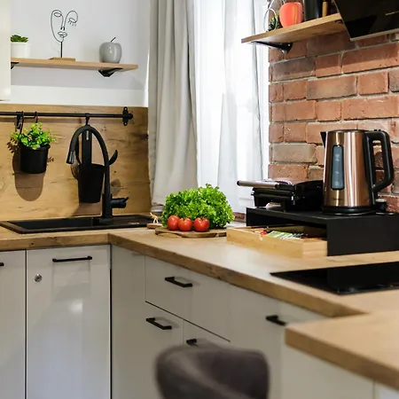 Apple Apartment Split